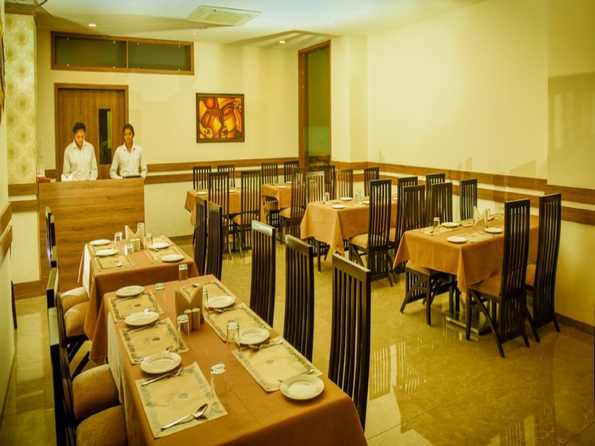 Royal Inn Khandwa Екстер'єр фото