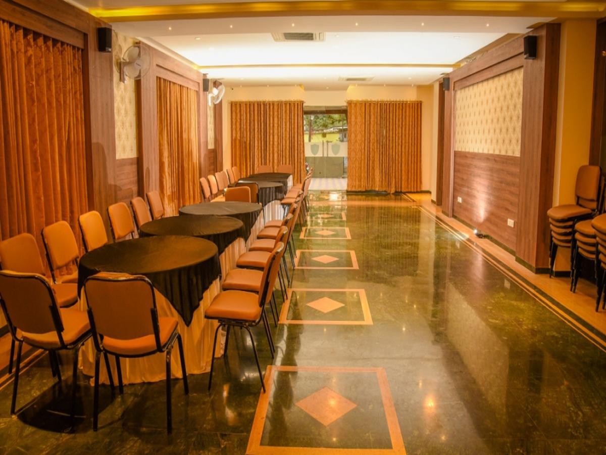 Royal Inn Khandwa Екстер'єр фото
