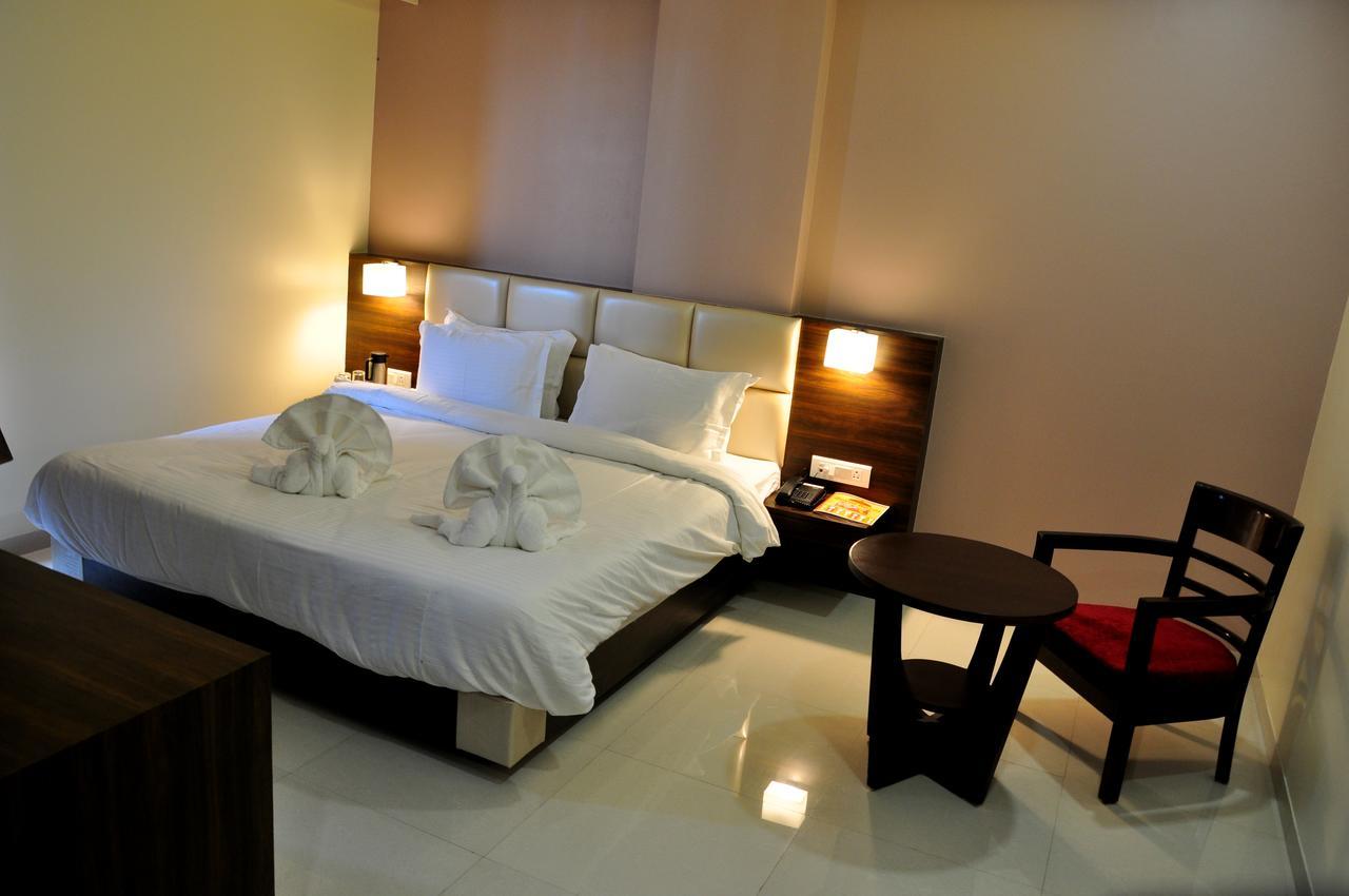 Royal Inn Khandwa Екстер'єр фото